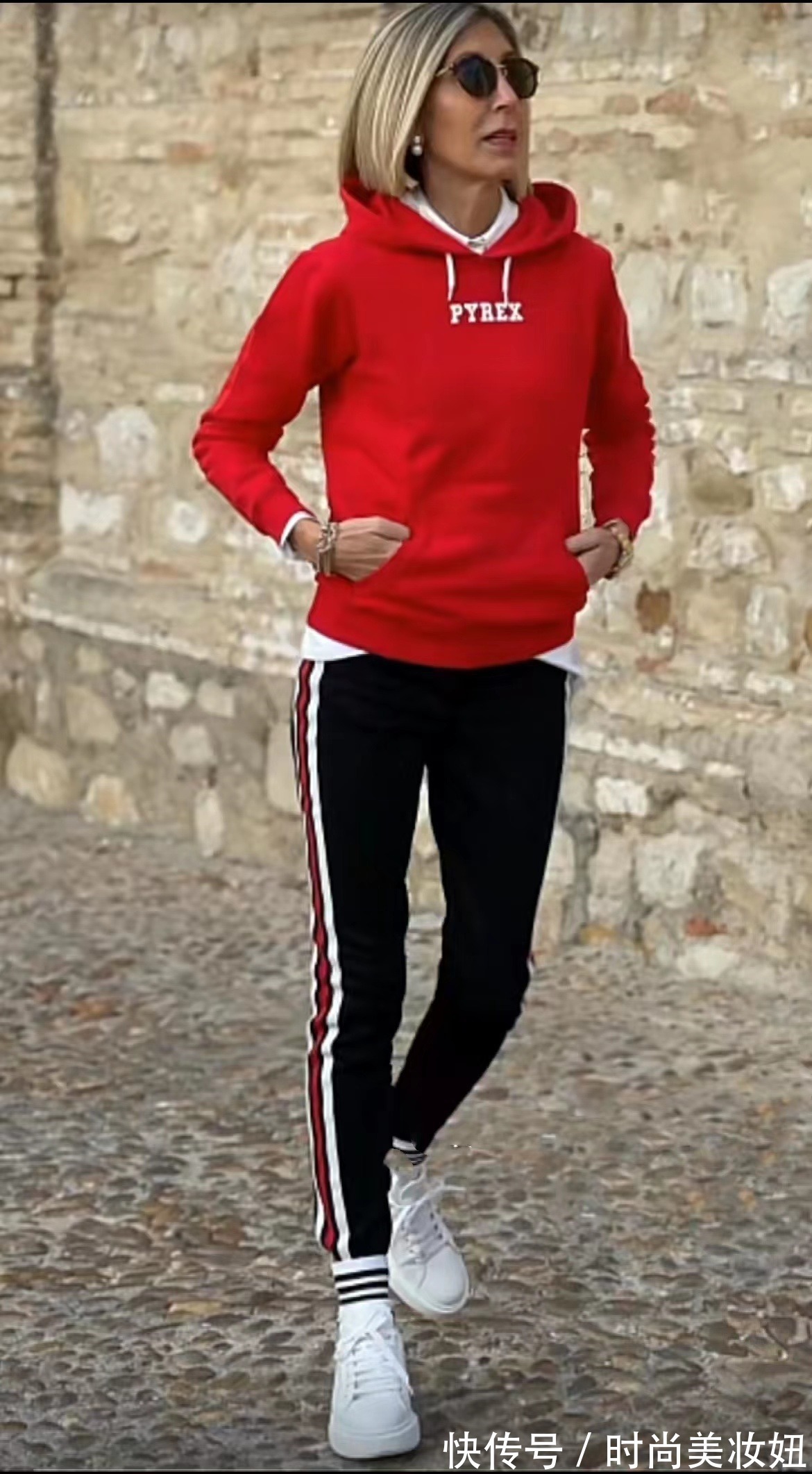 浅色系|女人无论多大年纪,穿衣都要精致高级,看50岁的她气质出众