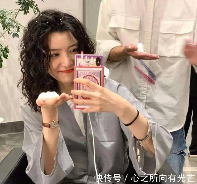 保湿|烫了小卷发型,用弹力素还是泡沫发蜡好一个塑形好一个保湿好