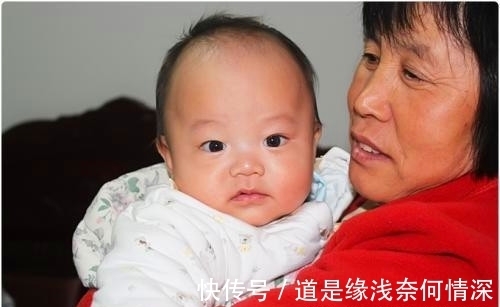 医生|四岁女孩喊肚子痛，医生掀起衣服后，瞒着父亲偷偷报警了