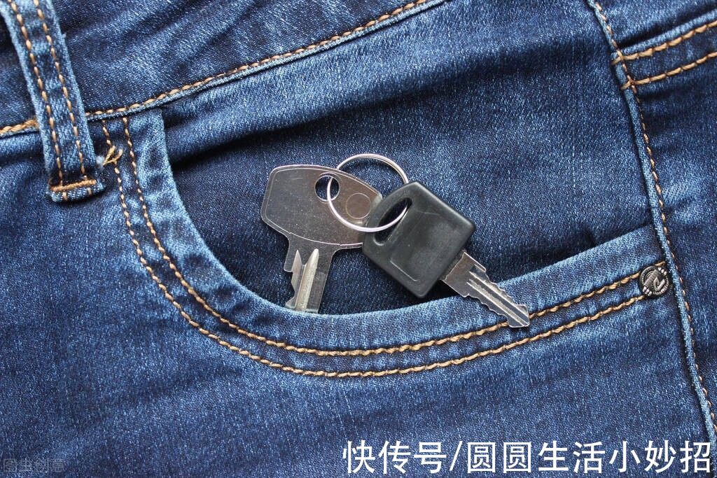 在钥匙上涂抹牙膏，太厉害了，很多人都不知道有啥用，看完涨知识