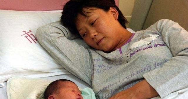 分泌物|顺产和剖腹产产后睡姿大不同,月子期间睡不对,当心落下病根