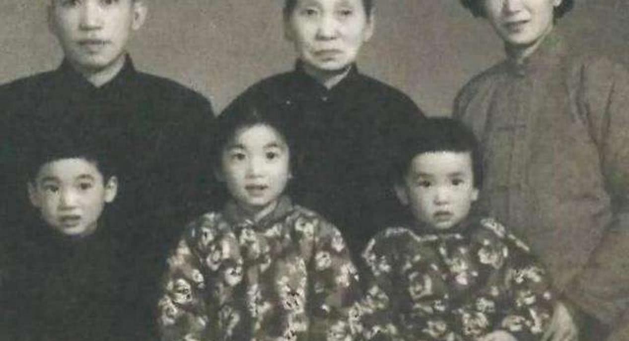 出身|她丫鬟出身，晚年死在草棚，却培养了6名栋梁之才