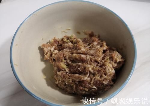 这道菜,年夜饭上每年都得有,寓意团圆,外酥内香,全家都爱吃