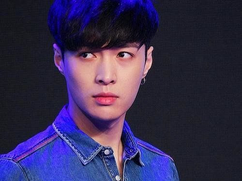 顶级流量 《向往的生活》由张艺兴掏鸡蛋,论爱豆的出圈之道,需要自我突破