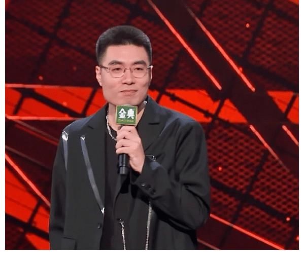 再看《脫口秀大會4》的完美收官，依然是讓人感動，讓人共情