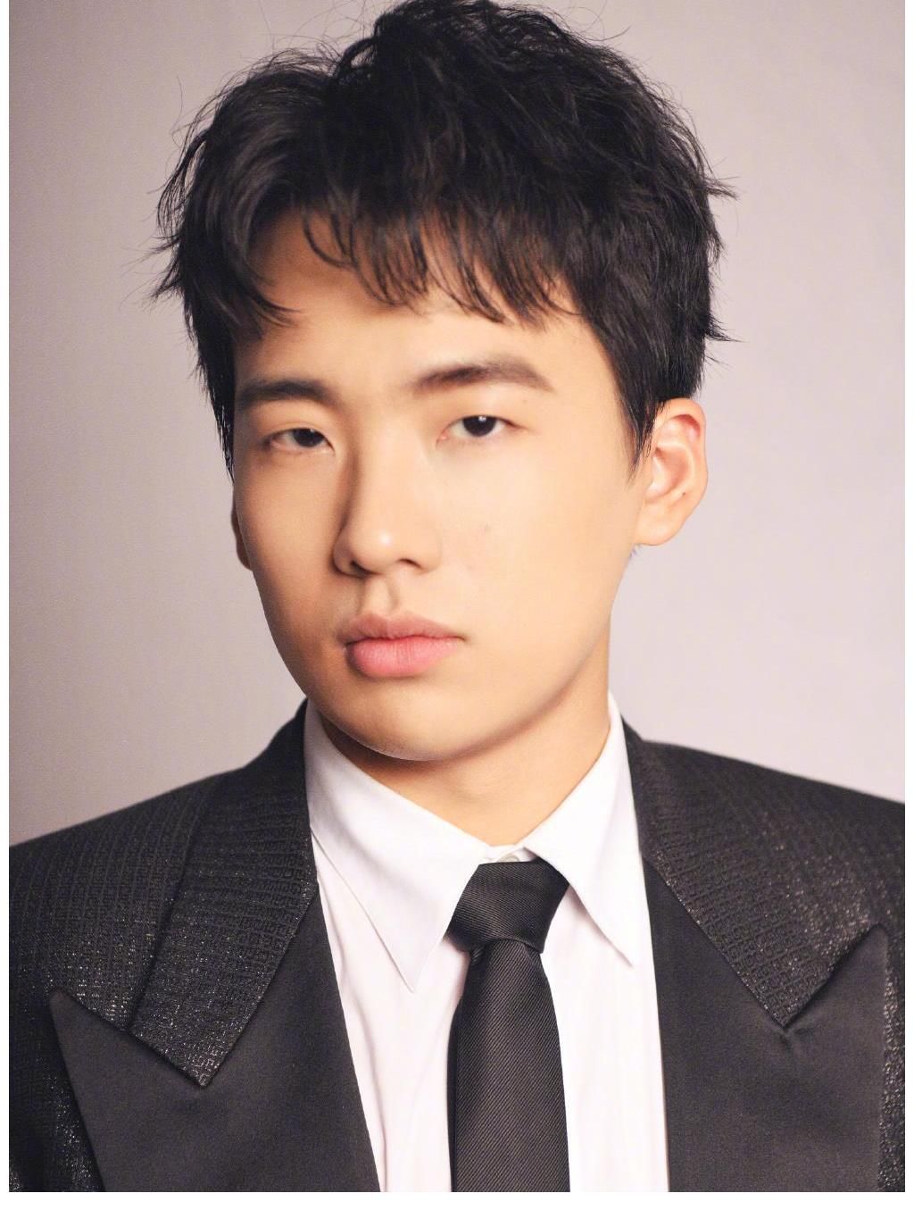 这首歌|《奔跑吧》恶意对待郭麒麟？背景音乐带有侮辱性词汇，网友对此愤