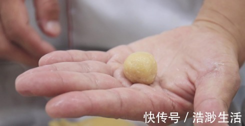 植物油|2个鸡蛋,一碗面,不发面不醒面,快速做开口笑,个个酥的直掉渣