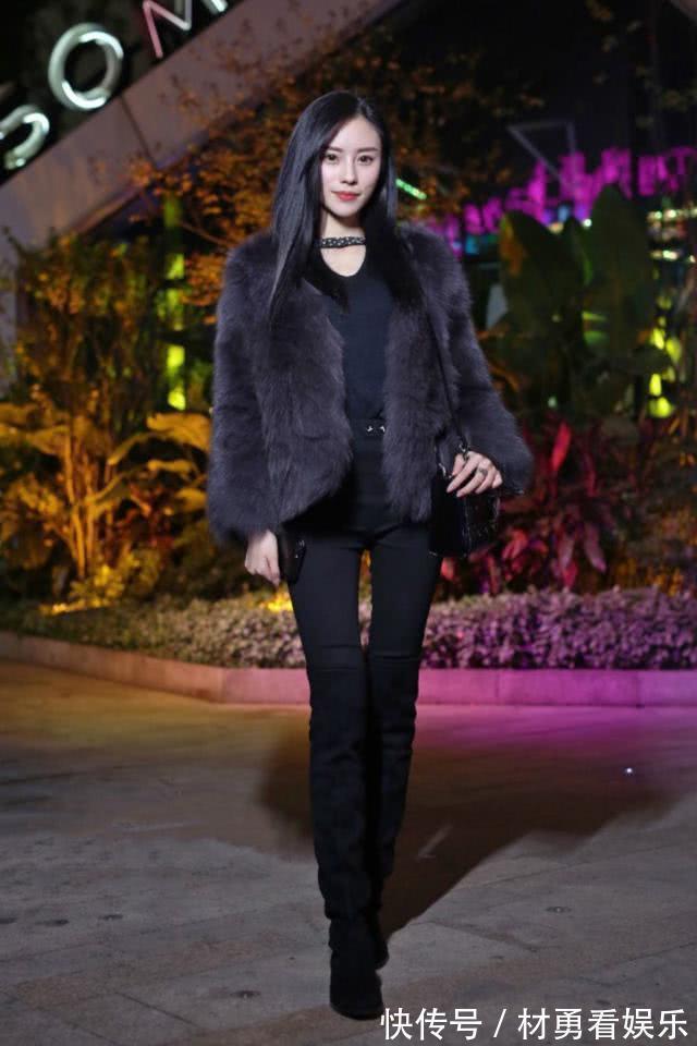 小姐姐 打底裤很精致的剪裁,弹力超好的面料,更具青春的活力感