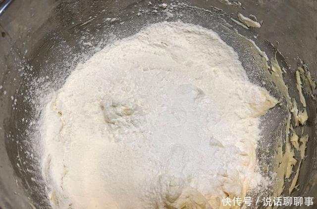 烤箱|家有烤箱,试试这蛋糕做法,松软香甜,比例特好记,新手一学就会
