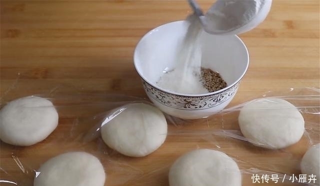剂子|发面饼最好吃的家常做法，蓬松柔软又香甜，比馅饼好吃多了