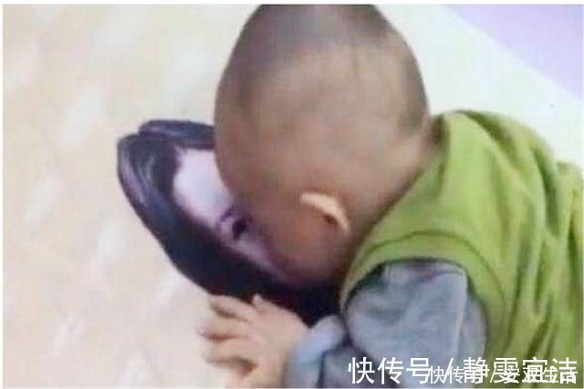 爸妈|出门买东西,宝宝一个动作,爸妈回头看到,恨不得找个地缝钻进去