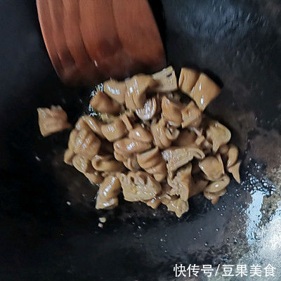 肥肠|吃着比肉还鲜，嘴馋就吃超简单却又好吃的干煸肥肠