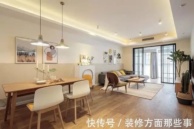 二居室|85m2 原木风二居室,玄关柜分割洗衣房和玄关