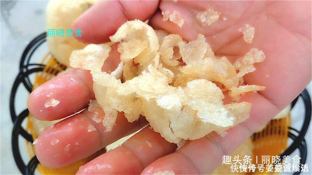 糯米粉开水烫一烫,不加鸡蛋不加油,个个酥脆鼓大泡,比薯片好吃