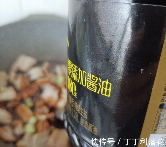 泡椒|酸包菜烧肉片，香而不腻，解馋下饭！