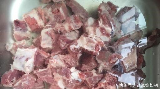 糖醋排骨|做糖醋排骨，先放糖还是先放醋不少人顺序搞错，难怪发苦还发黑！