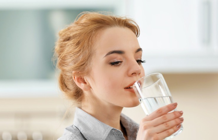 短命的人,喝水会出现3个信号,若你全都没有,恭喜有长寿潜质