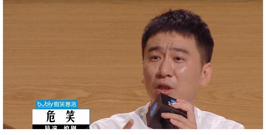 能身兼六职，上节目却成首个被停播导演，梁龙的“尴尬”谁负责？