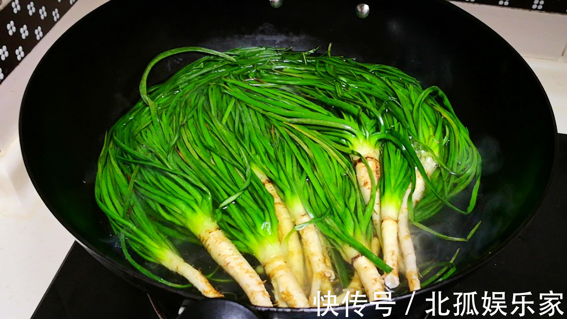 此菜全身都是宝,可惜好多人当草,肠胃不好多吃点,蒸一蒸特香!