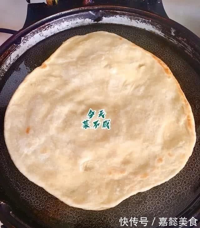 烙饼|温水或凉水和面都不对,试试我烙饼的特殊方法,松软酥香,放一天都不会硬