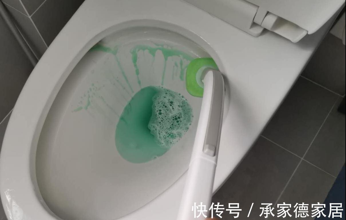 水龙头|因为“穷”,卫生间装修简简单单!添置5个小用品,高级感出来了