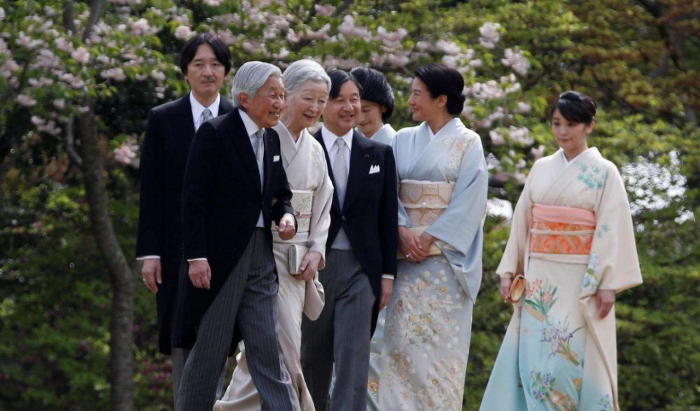 实权|日本天皇没实权,那他每天在干什么?网友:我10天都待不了