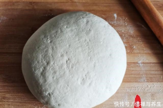 有的人爱吃花卷却不会拧,看看我介绍的这两种方法,简单易操作