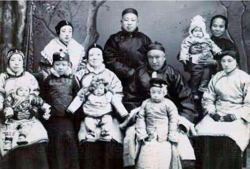  老色鬼|军阀杨森有多风流一生娶12个妻妾，九十岁高龄仍旧生孩子