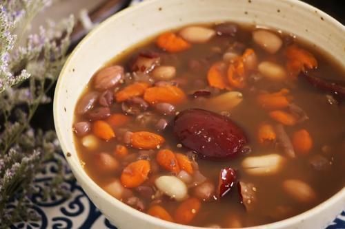 冬天一碗汤,不用医生找!大雪后常喝,润肺、养气血,全家都健康