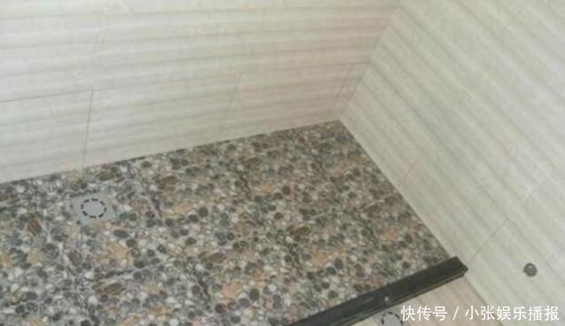 木块|越来越多人卫生间装修不贴瓷砖了，现在流行这样做，太聪明了