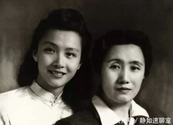 打成|杜月笙敬她三分,周总理设宴接见,她把一手烂牌打成了王炸