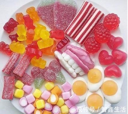 孙女|8岁女孩下巴成“马蜂窝”,5毛钱一包的辣条,还在给孩子吃么