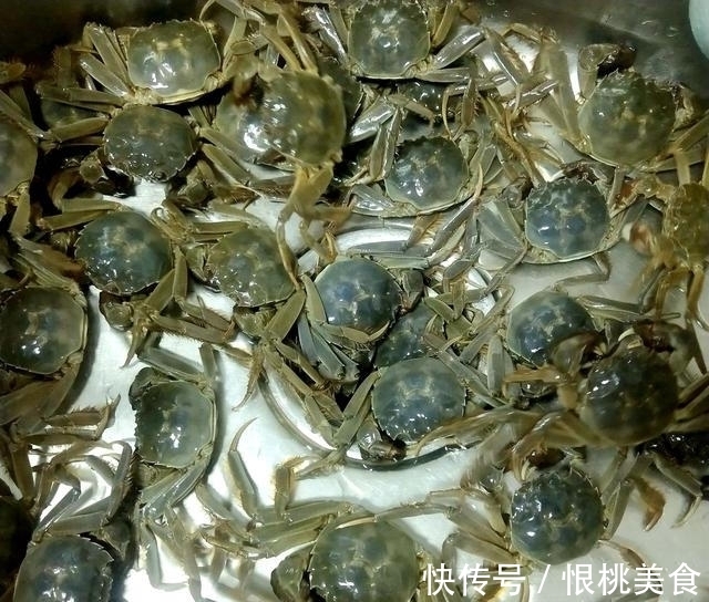 螃蟹怎么做好吃?此做法零厨艺最鲜美,一看即会,全家喜欢