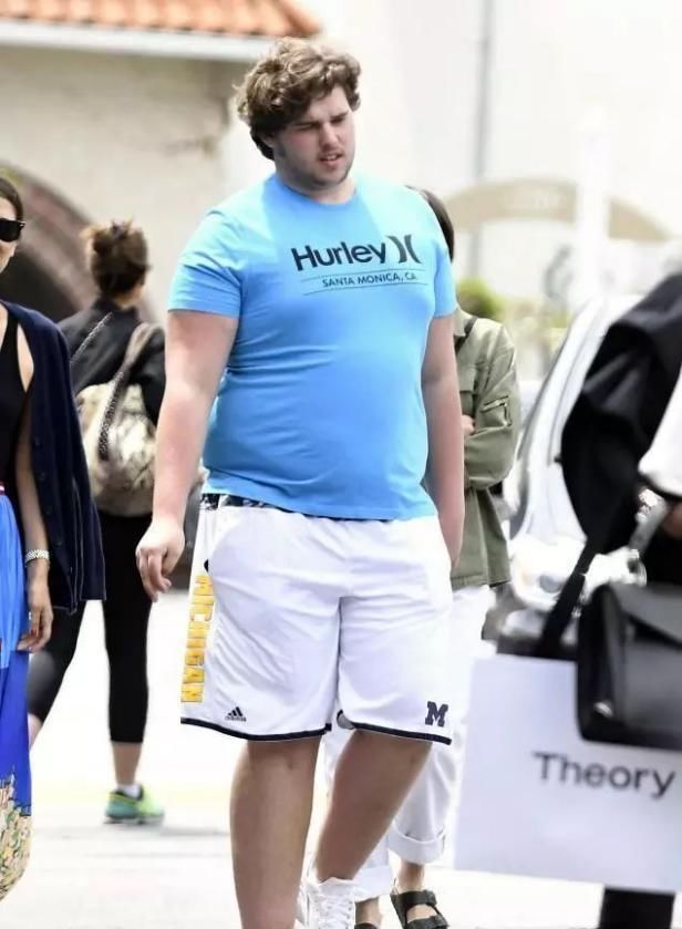 两个儿子|守灵小伙看到女尸太漂亮，一时没忍住竟欺负了她，女尸活了