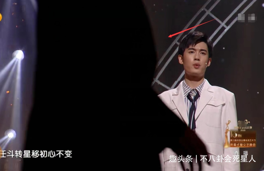 宋茜|金鹰开幕事故多汪涵主持团假唱,巨大黑影挡镜,关晓彤尴尬接话