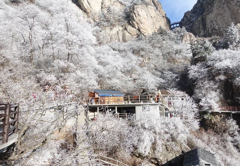 我国秦岭山脉最美的山峰，一山有四季十里不同天，因道家始祖闻名