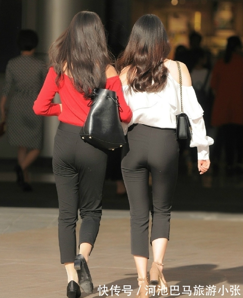 气质 与漂亮闺蜜同行,气质与时尚的穿搭一样不能少,个性鲜明更具魅力