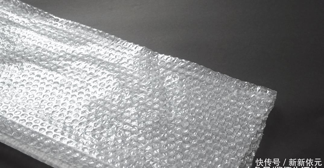快递箱里的气泡垫别扔了, 没想到它作用这么大, 家家户户用的到