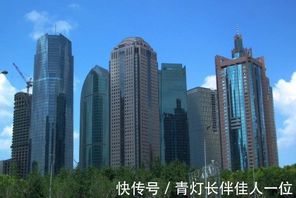 楼市|没买房的人要“偷着乐”了，4大好消息来临，无房人这回有福了