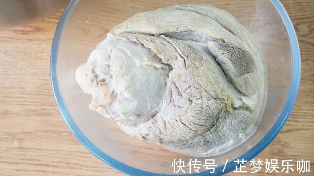 蓉儿|晚餐3斤猪肘子，一锅饭，一家四口吃的满嘴流油，网友：看着都馋