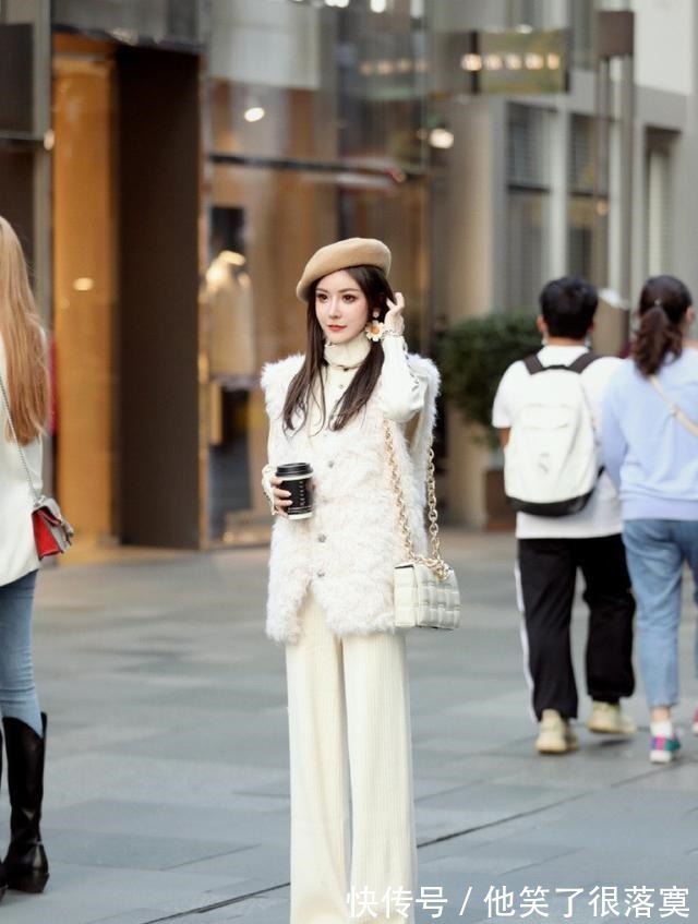 时髦 别穿打底裤了,当下流行这条“豆腐裤”,时髦还不易撞裤,很实用!