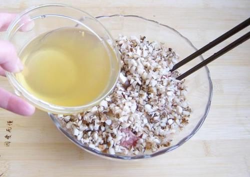 过年的三鲜馅饺子，多“放1样”，这样搭配，饺子鲜美，全家喜爱