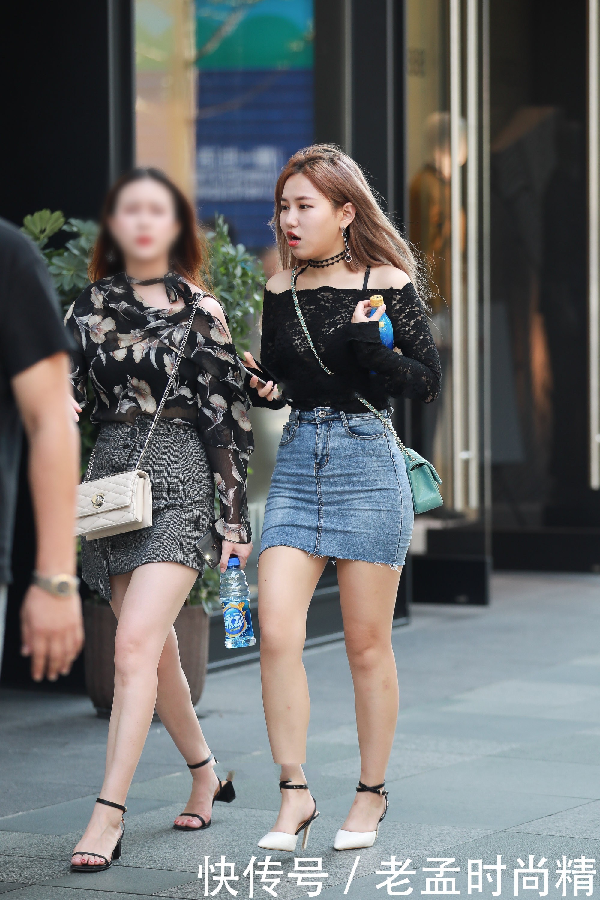 牛仔|街拍:打底衫搭配牛仔短裙, 配上高跟鞋, 高级时髦