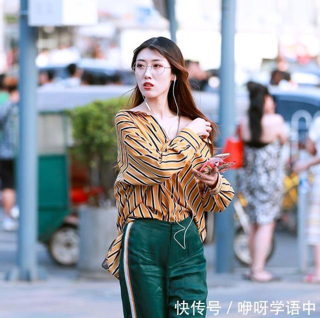 浅色束腰上衣搭配休闲长裤,温婉简约,貌美如花