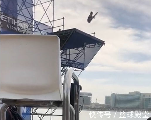 水花消失术|在海上跳又如何?全红婵再现水花消失术,引发场边人员欢呼
