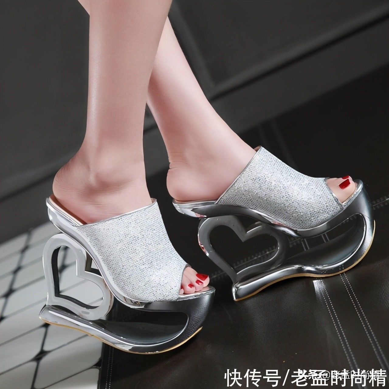 高跟凉鞋 靓眼别致的异形跟凉鞋,轻松缔造吸睛的高挑性感之美