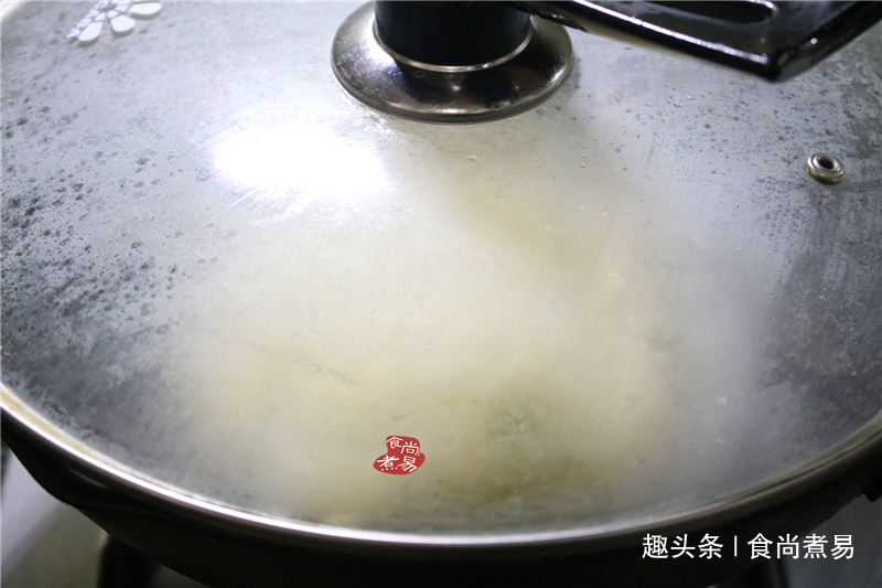 首次做这款花卷,新手也能快速学会,表面蓬松柔软,底部香酥脆口