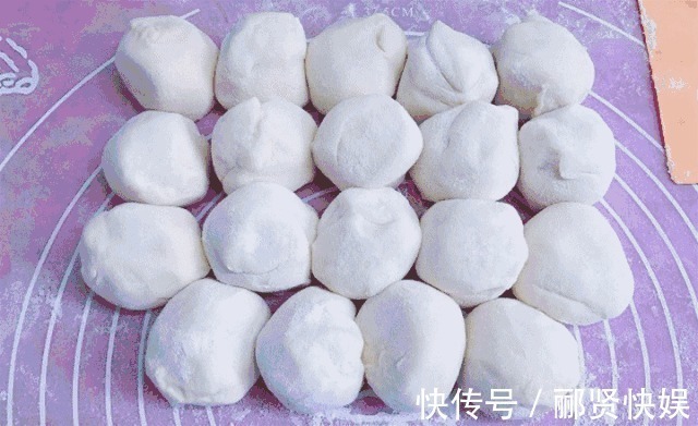 蒸包子时不要直接上锅蒸!牢记3诀窍,包子暄软蓬松不塌陷