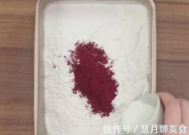 分享一款孩子爱吃的红豆松糕,香甜味美,松软营养,好吃又解馋