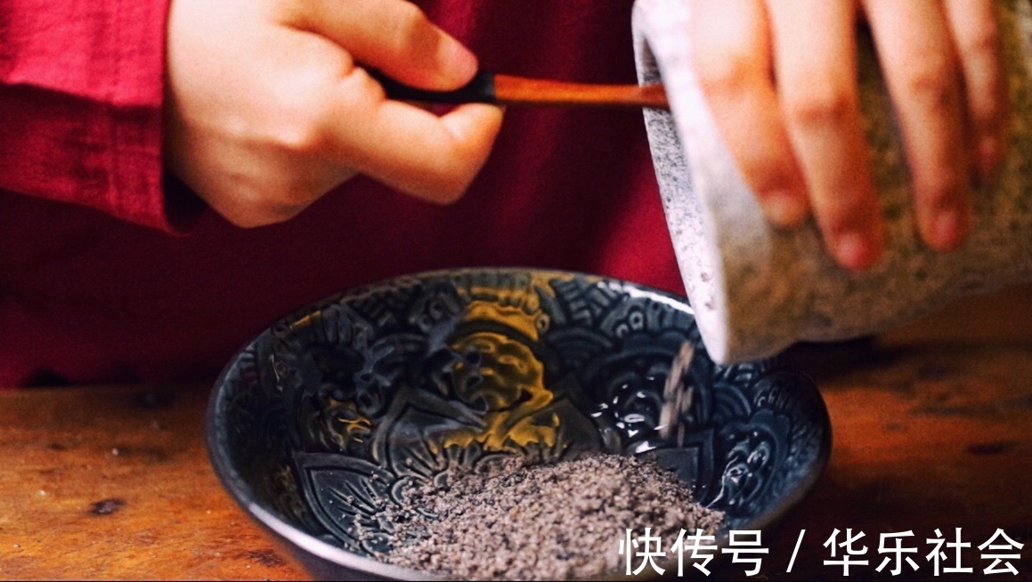 搅拌均匀|在家制作黑芝麻糊，味道香浓，营养健康